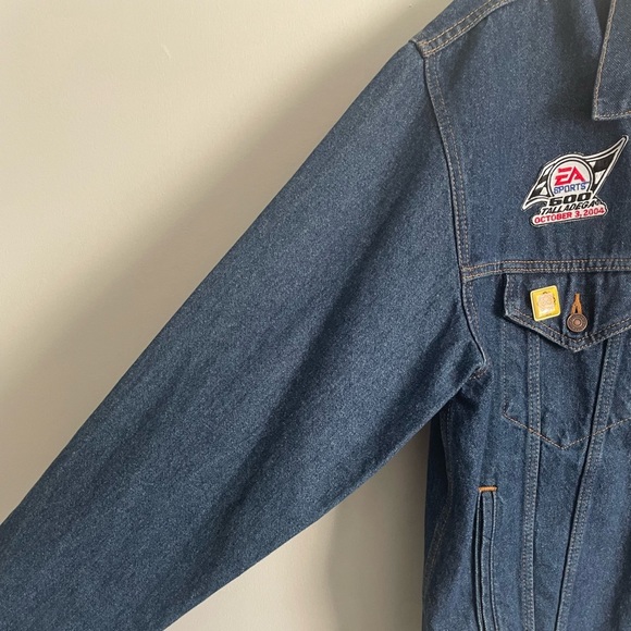 Vintage Levi’s Trucker Denim Jacket with Racing Patches and Buttons - Picture 7 of 12
